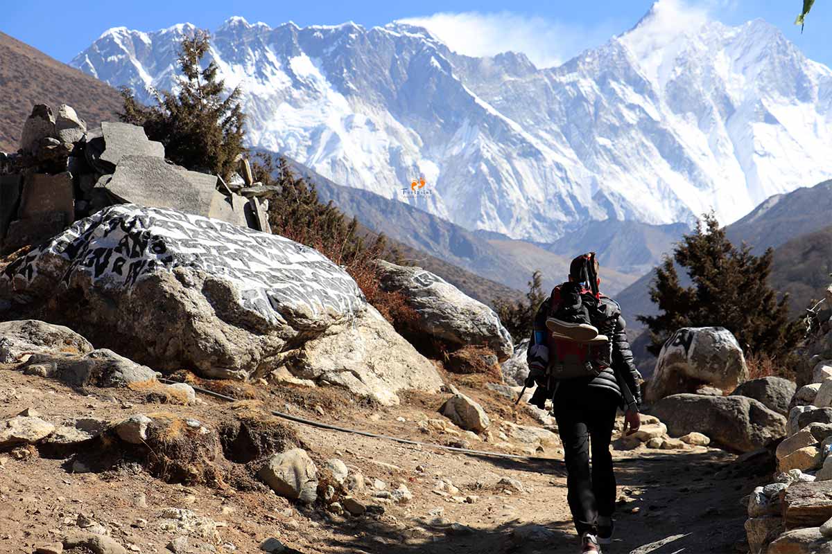 sPRING TREKKING EVEREST